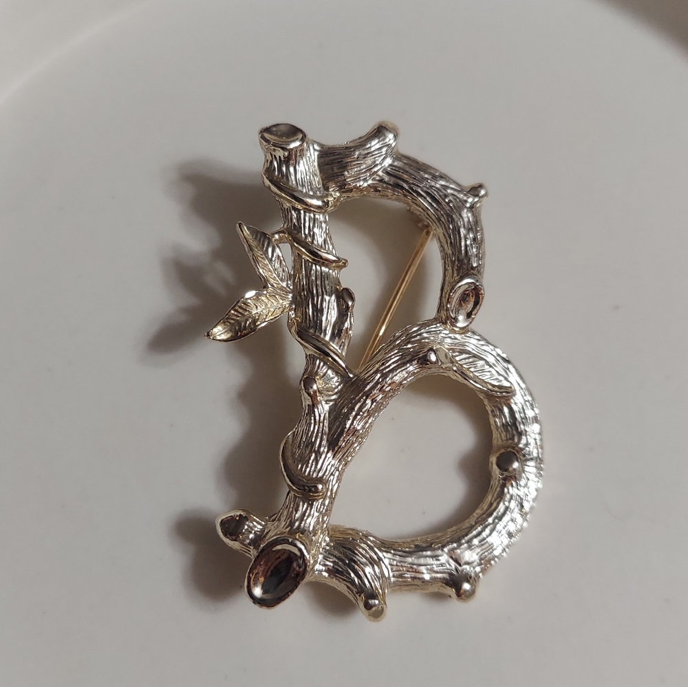 Sarah Coventry Textured Gold/Vintage Initial 'B' Branch & Vine Brooch/Pin - Picture 4 of 4